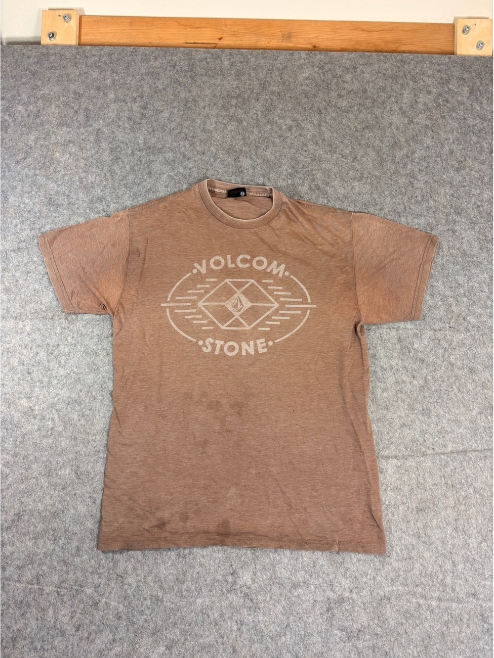 Vintage Y2K Volcom Stone brown graphic T-shirt Size Medium
